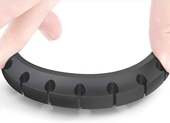 Grampo de cabo prático do silicone de LFGB, dispositivo de armazenamento de carregamento do cabo do dispositivo do enrolamento do cabo de USB do silicone do gerente do cabo da mesa